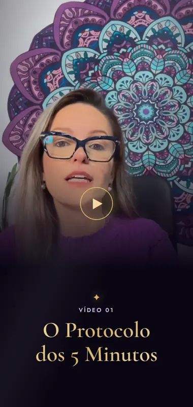 Tela do vídeo: O Protocolo dos 5 Minutos, com a Carol conduzindo